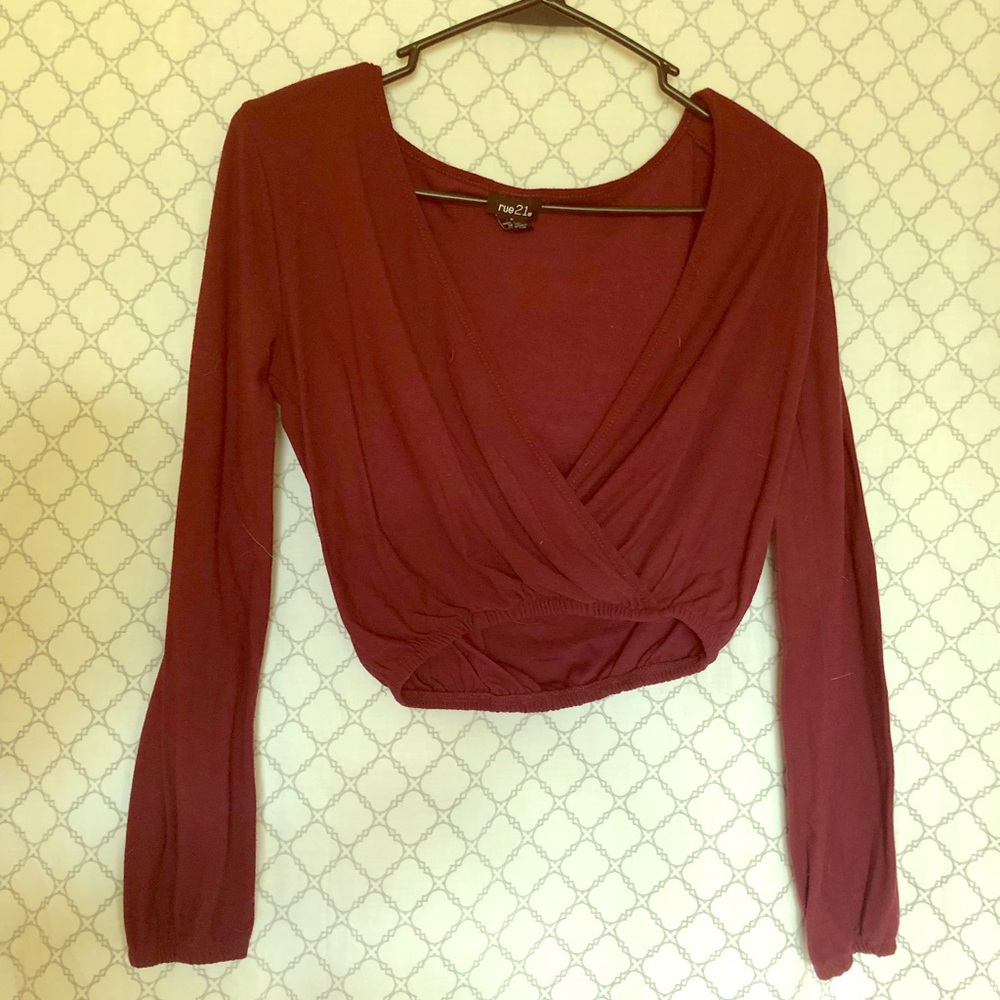 Maroon long sleeve v-neck crop top.🤩